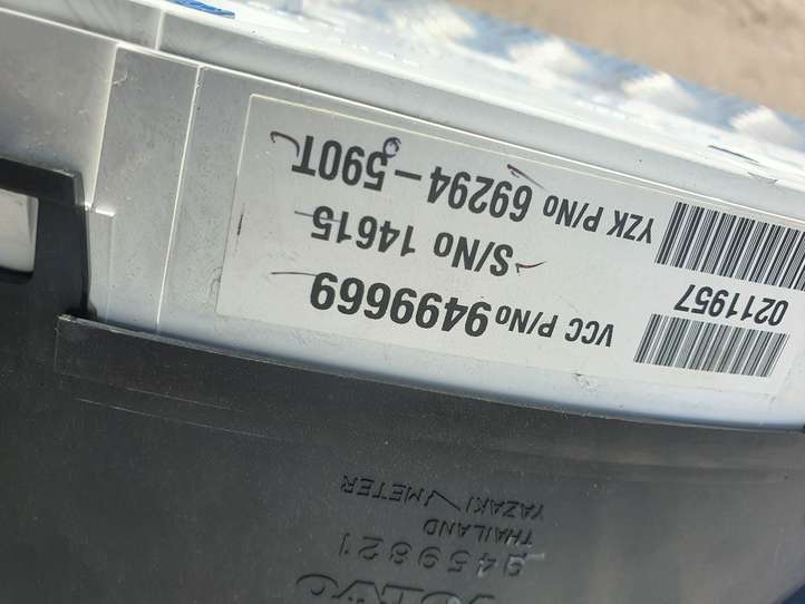 Volvo V70 (2000 - 2004)  9499669 Спидометр (приборный щиток)
