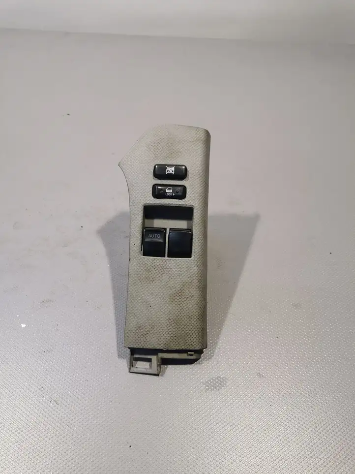 Toyota Yaris (2005 - 2009) Кнопка стеклоподъемников — фото 1
