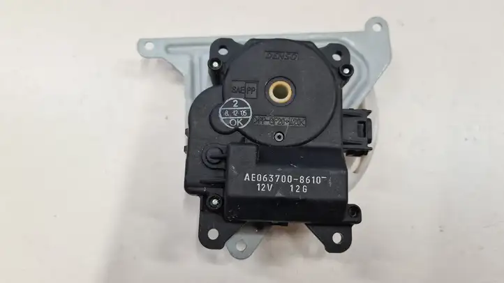Toyota Corolla Verso AR10 (2004 - 2009) AE0637008610 Двигатель задвижки потока воздуха — фото 1