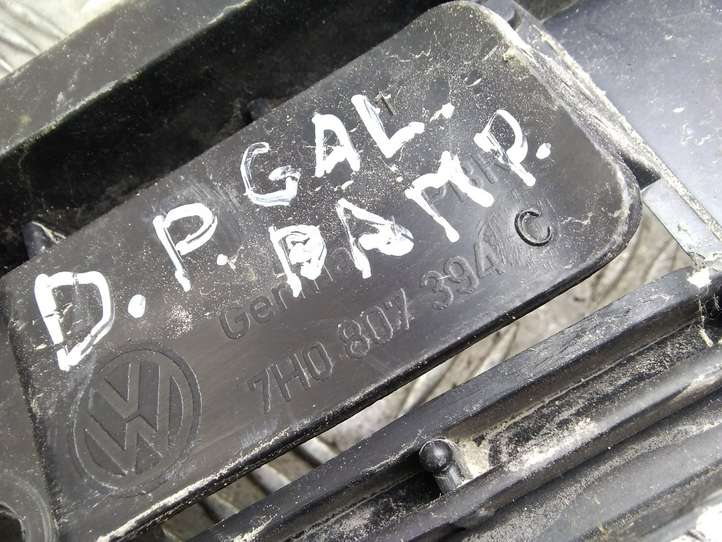 Volkswagen Transporter-Caravelle (2003 - 2009)  7H0807394C  Держатель заднего бампера (кронштейн)