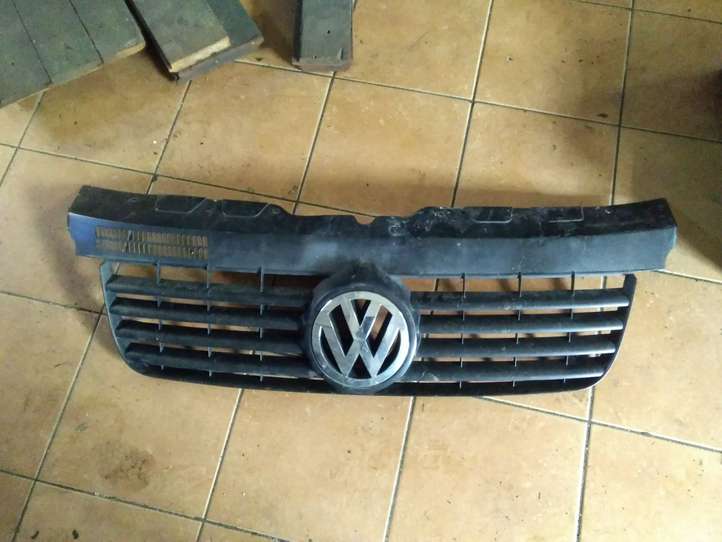 Volkswagen Transporter-Caravelle (2003 - 2009)  7H0807101 Верхняя решётка