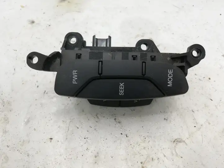 Chevrolet Captiva (2006 - 2011) 96628528080808 Кнопки на рулевом колесе — фото 1