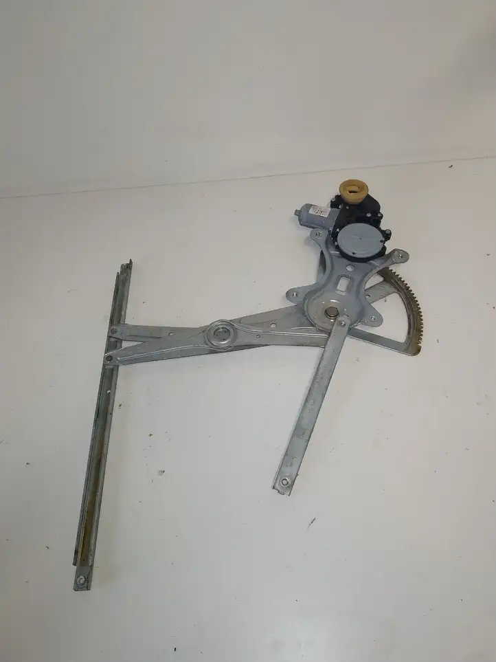 Toyota Corolla Verso E121 (2004 - 2007) 698400F020 Стеклоподъемник задней двери — фото 2