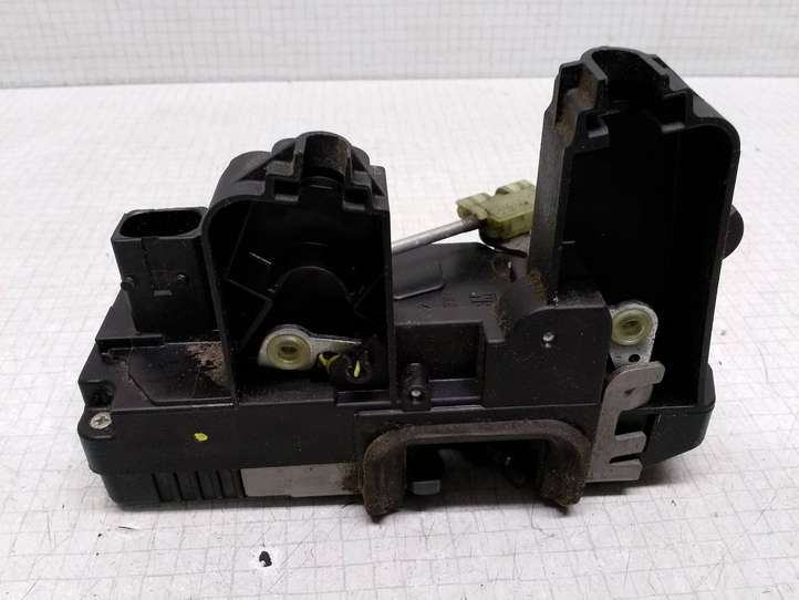 Opel Vectra (2005 - 2009)  13210760 Замок задней двери