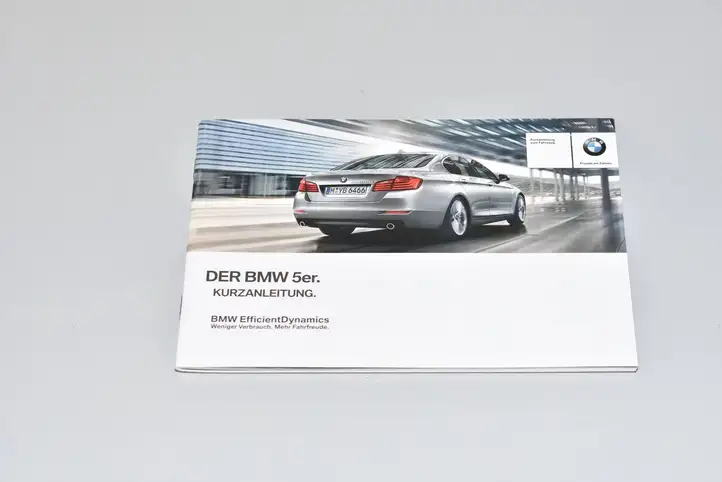 BMW 5 F10 F11 (2009 - 2016) Сервисная книжка — фото 1