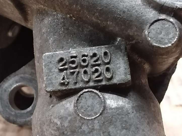 Toyota Yaris (2012 - 2014)  2562047020 Клапан EGR