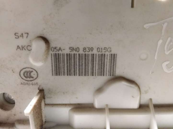 Volkswagen Tiguan (2011 - 2016)  5N0839015G Замок задней двери