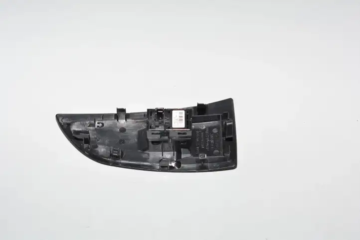 BMW i3 (2013 - ) Кнопка стеклоподъемников — фото 2