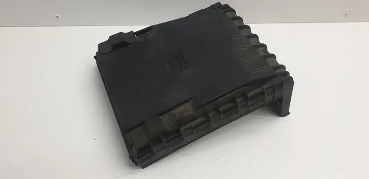 Volkswagen PASSAT B6 (2005 - 2010) 1K0937132F Крышка ящика предохранителей — фото 1