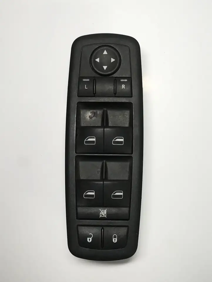 Jeep Cherokee (2007 - 2013) 68039999AB Кнопка стеклоподъемников — фото 1
