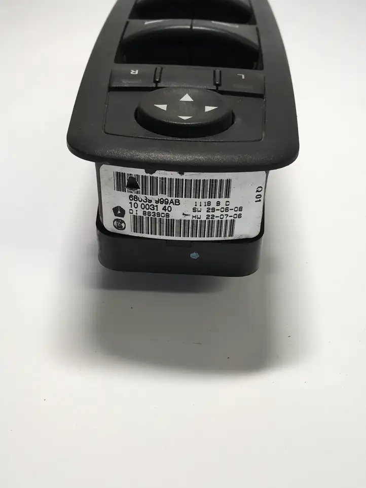Jeep Cherokee (2007 - 2013) 68039999AB Кнопка стеклоподъемников — фото 3