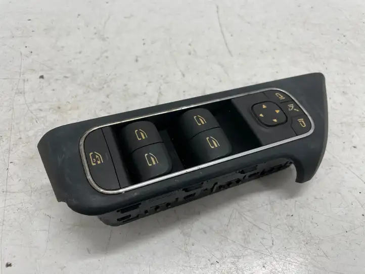Mercedes-Benz GLA H247 (2020 - ) A1679059803 Блок кнопок стеклоподъемников — фото 1