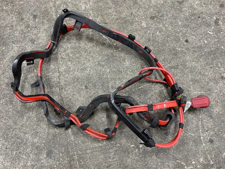 BMW 3 F30 F35 F31 (2012 - 2018) 9348763 Плюсовой провод аккумулятора — фото 1