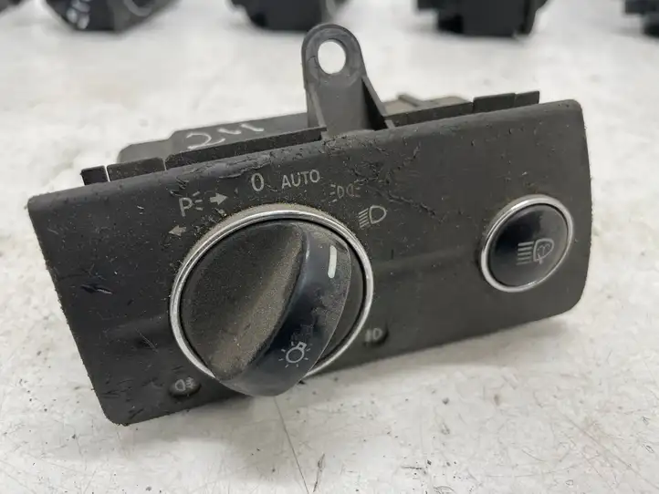 Mercedes-Benz E W211 (2002 - 2009) 2115450104 Включатель фонарей — фото 1
