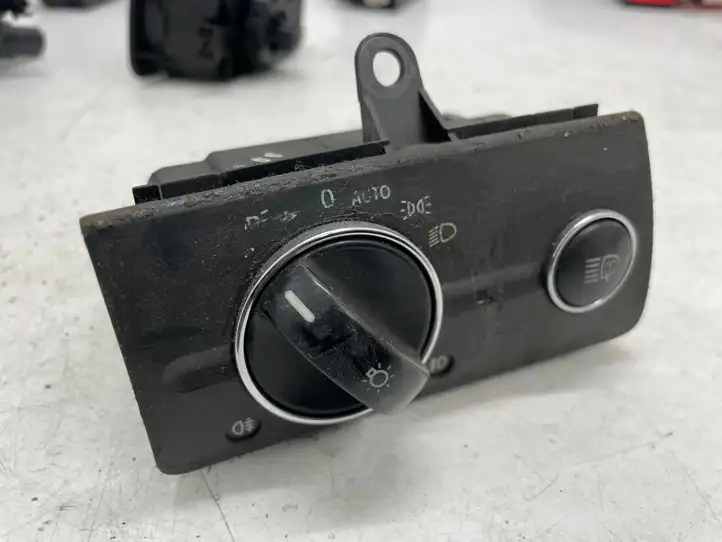 Mercedes-Benz E W211 (2002 - 2009) 2115450104 Включатель фонарей — фото 1