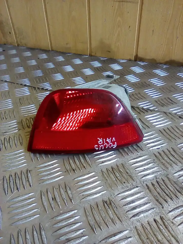 Ford Focus (2005 - 2008) 5M5115K273AA Задняя противотуманная фара — фото 1