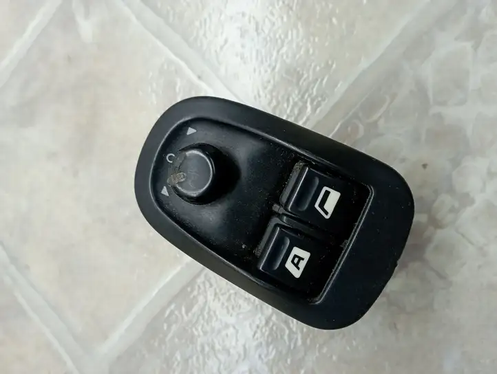 Peugeot 206 (1998 - 2012) 11655 Кнопка стеклоподъемников — фото 1