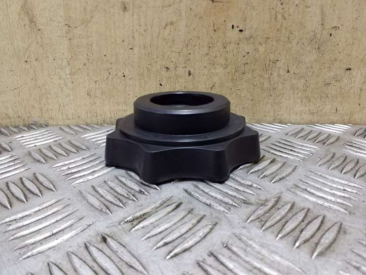 Audi Q7 (2005 - 2009)  7L8601347 Крепежный винт (запасное колесо)