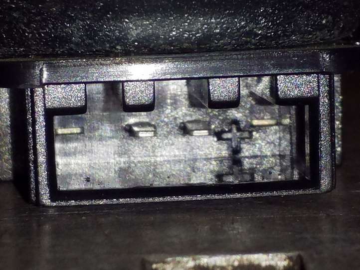 Audi Q7 (2005 - 2009)  4F0035412B Громкоговоритель в панели