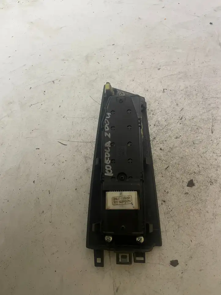Toyota Corolla E120 E130 (2000 - 2004) 54355667B Кнопка стеклоподъемников — фото 1