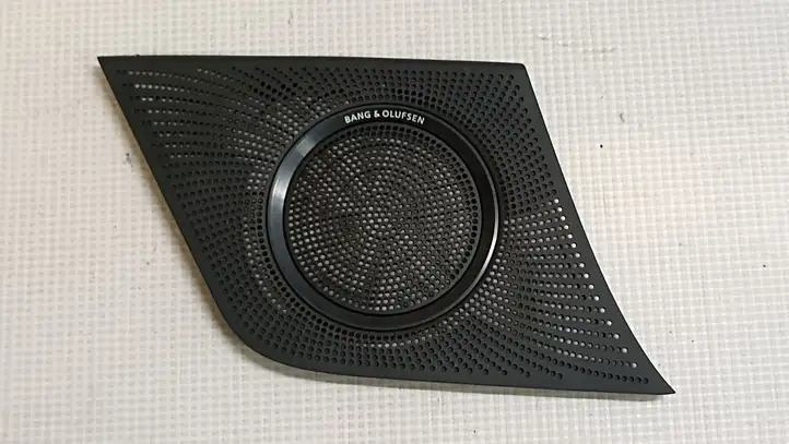 Audi Q5 SQ5 (2008 - 2012) 8R0857228A Накладка бокового динамика — фото 1