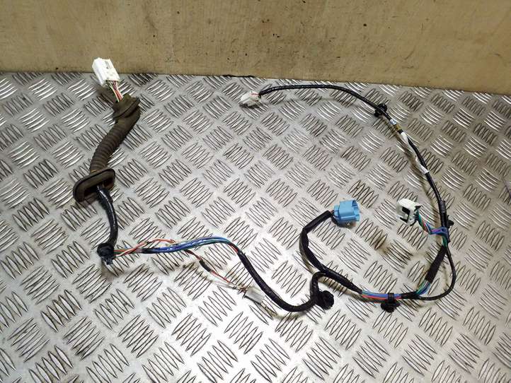 Subaru Outback (2009 - 2014)  81822AJ600 Проводка задних дверей