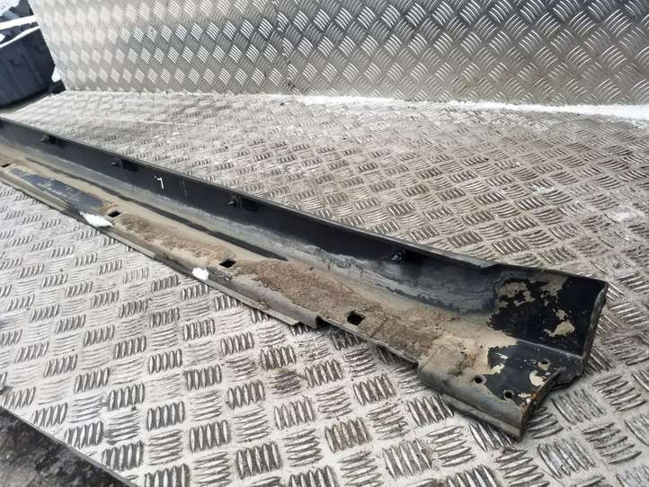 Subaru Outback (2009 - 2014)   Порог