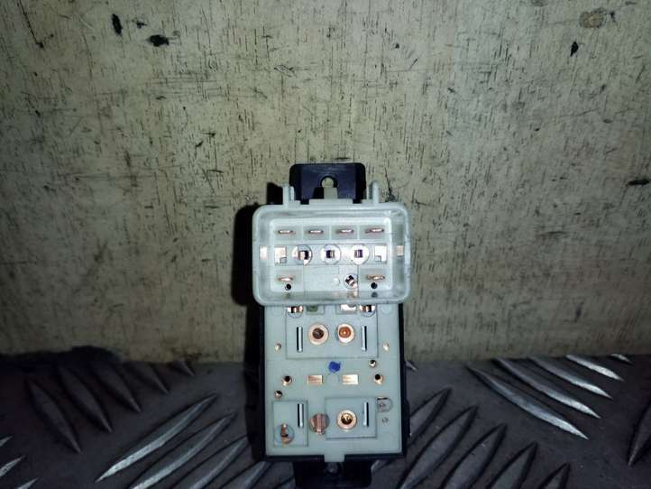 Chevrolet Captiva (2011 - 2013)  202005438 Кнопка стеклоподъемников