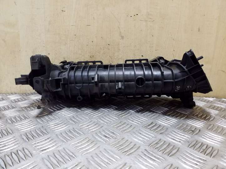 BMW 5 F10 F11 (2009 - 2016)  7807991 Впускной коллектор