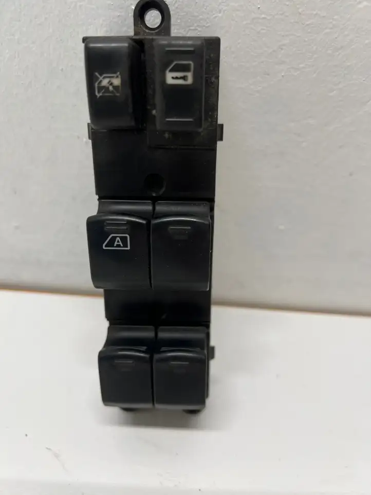 Subaru Forester SH (2008 - 2013) 157447 Кнопка стеклоподъемников — фото 1