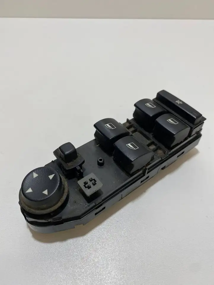 BMW 5 E60 E61 (2004 - 2010) 6951925 Кнопка стеклоподъемников — фото 2