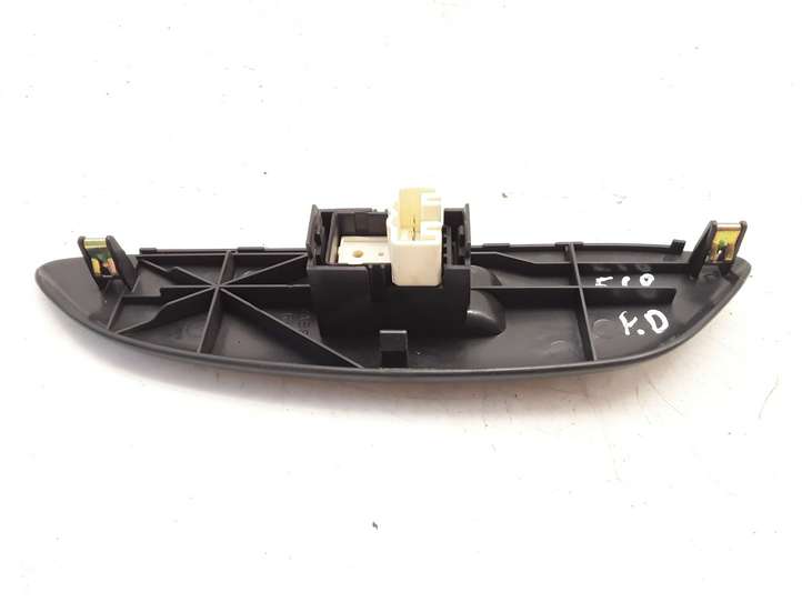 Toyota Yaris (2005 - 2009)   Кнопка стеклоподъемников