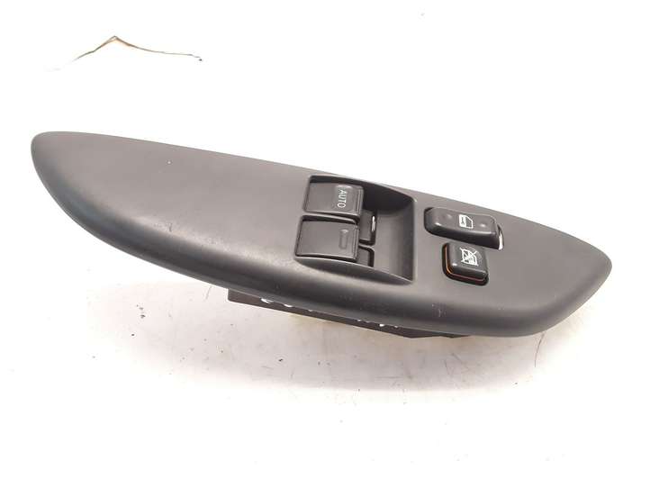 Toyota Yaris (2005 - 2009)   Кнопка стеклоподъемников