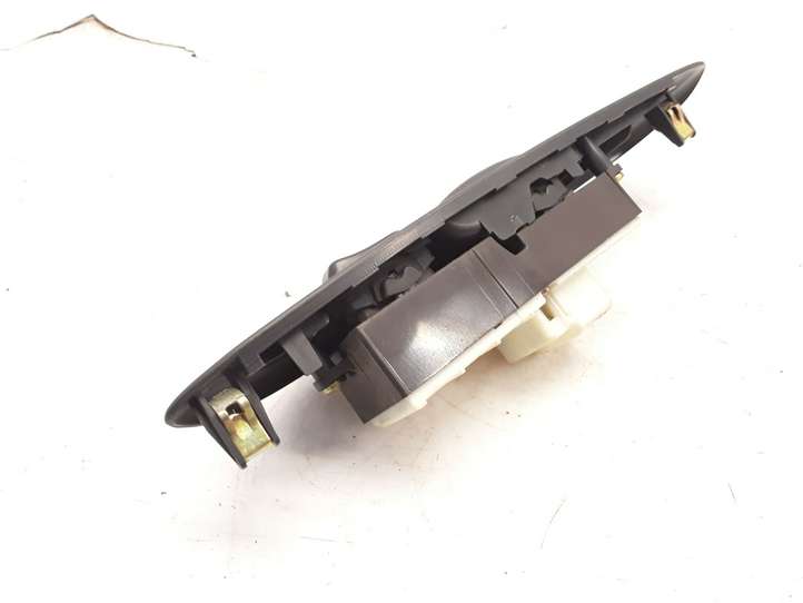 Toyota Yaris (2005 - 2009)   Кнопка стеклоподъемников