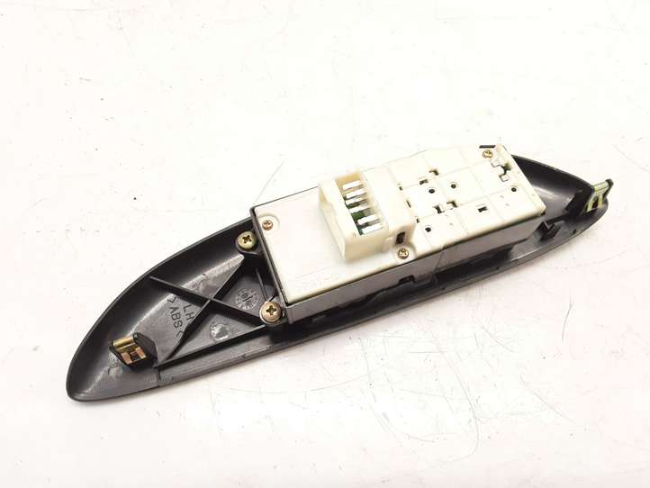 Toyota Yaris (2005 - 2009)   Кнопка стеклоподъемников