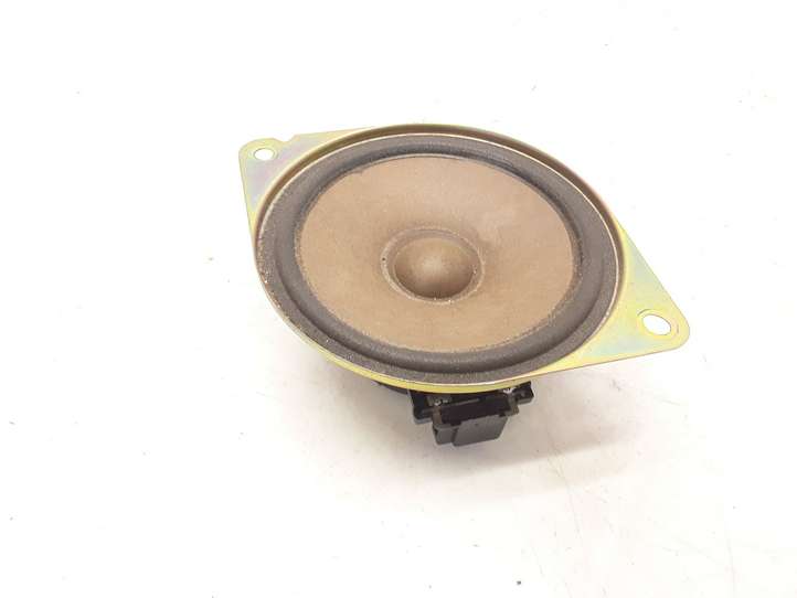 Toyota Yaris (2005 - 2009)  861600D010 Громкоговоритель в панели