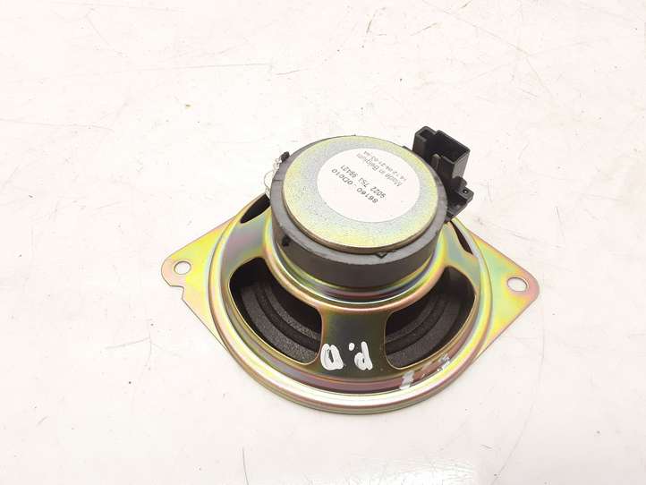 Toyota Yaris (2005 - 2009)  861600D010 Громкоговоритель в панели
