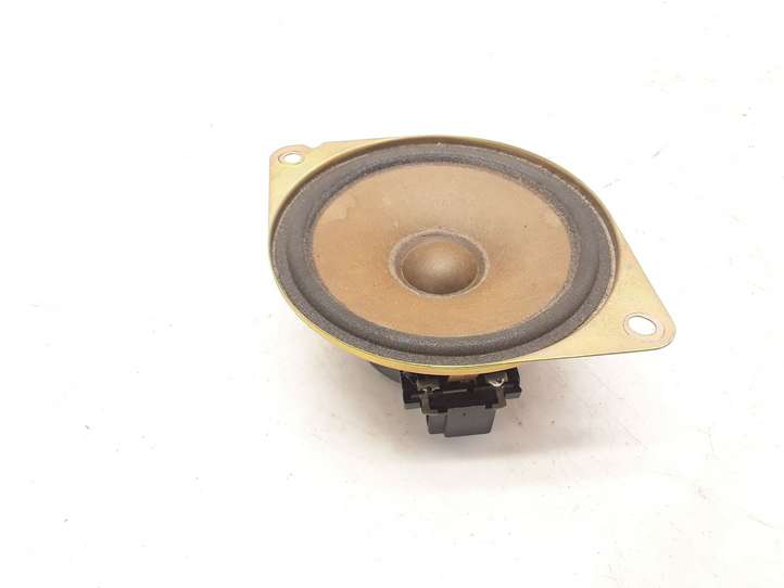 Toyota Yaris (2005 - 2009)  861600D010 Громкоговоритель в панели