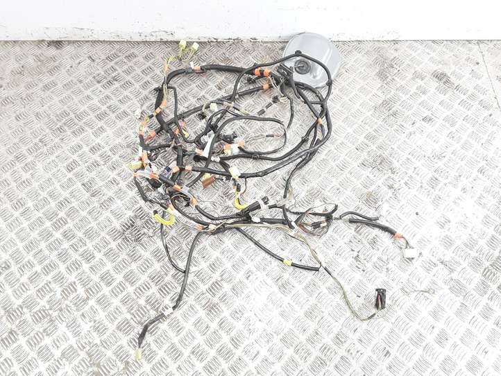 Toyota Yaris (2005 - 2009)  821610D350 Другой проводник