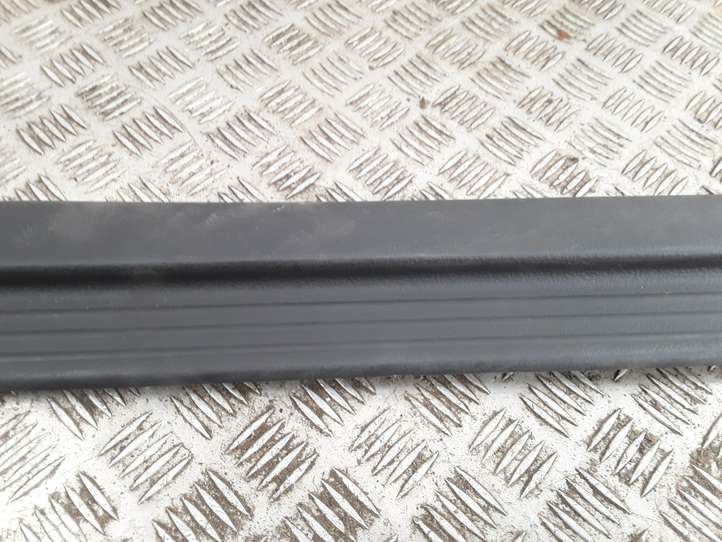 Toyota Yaris (2005 - 2009)  679130D010 Отделка переднего порога (внутренняя)
