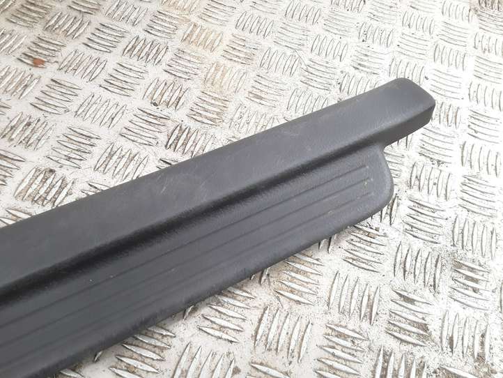 Toyota Yaris (2005 - 2009)  679130D010 Отделка переднего порога (внутренняя)