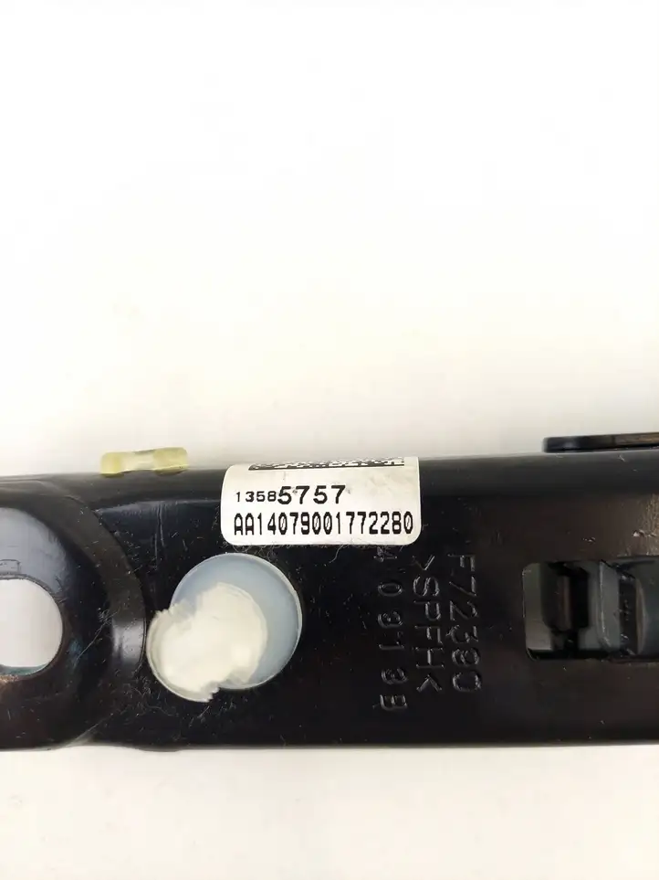 Opel Mokka (2012 - 2016) 13585757 Регулятор ремня безопасности — фото 2