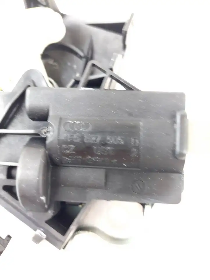 Audi A4 S4 B8 8K (2011 - 2015) 4F5827505D Замок крышки багажника — фото 2