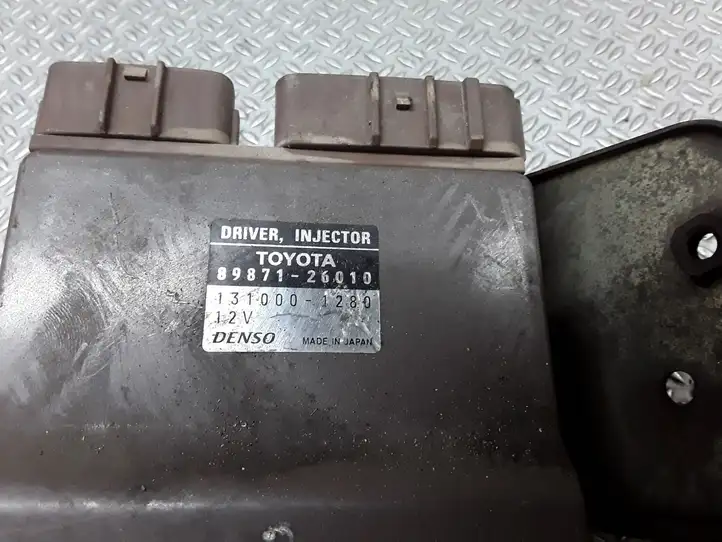 Toyota Avensis Verso (2004 - 2009) 8987126010 Блок управления форсунками — фото 3