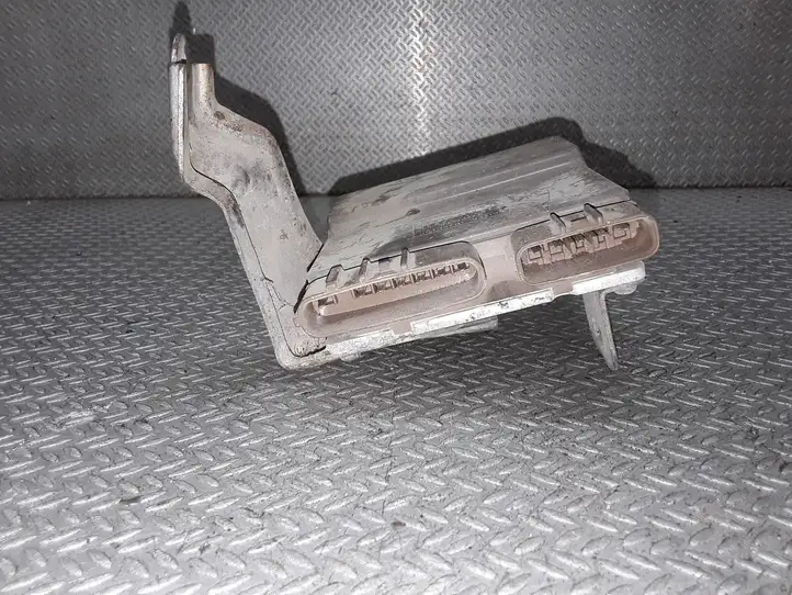 Toyota Avensis Verso (2001 - 2004) 8987120030 Блок управления форсунками — фото 2