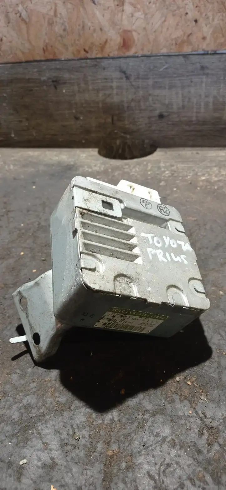Toyota Prius (XW20) (2003 - 2009) 1129000443 Блок управления рулевой рейкой — фото 1