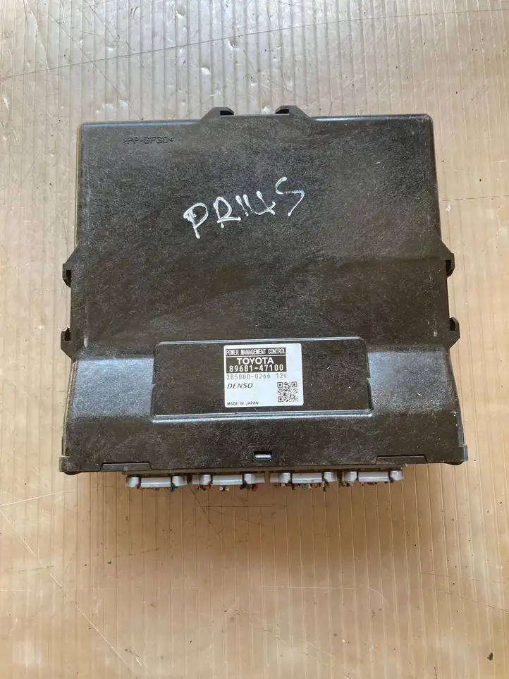 Toyota Prius (XW30) (2009 - 2015)  8968147100 Блок управления двигателем ECU