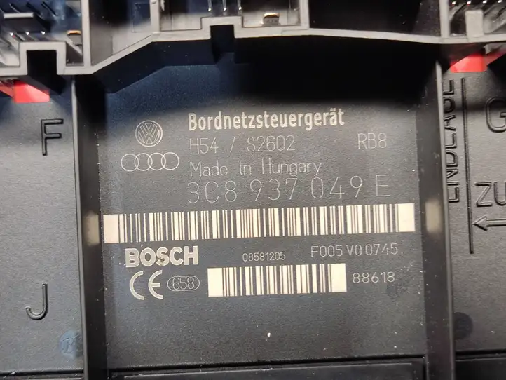 Volkswagen Tiguan (2007 - 2011) 3C8937049E Блок управления электропитанием — фото 3
