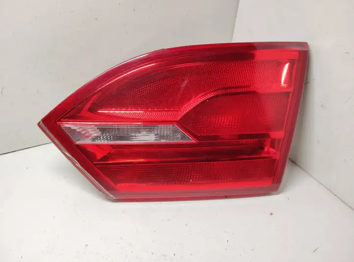 Volkswagen Jetta VI (2011 - 2018) 5C6945094 Задний фонарь в крышке багажника — фото 1