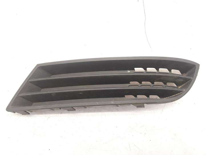 Opel Vectra (2005 - 2009)  13182911 Нижняя решётка (из трех частей)